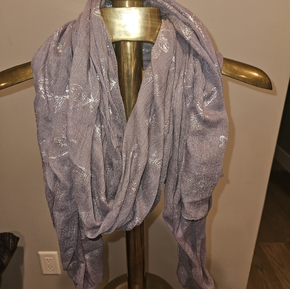 4 Beautiful scarves - Picture 6 of 15